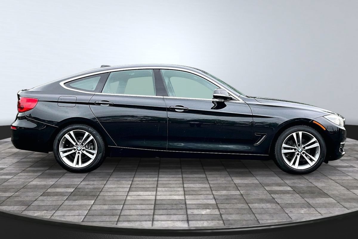 Used 2018 BMW 330i Gran Turismo xDrive w/ Premium Package AWD/4WD image 8