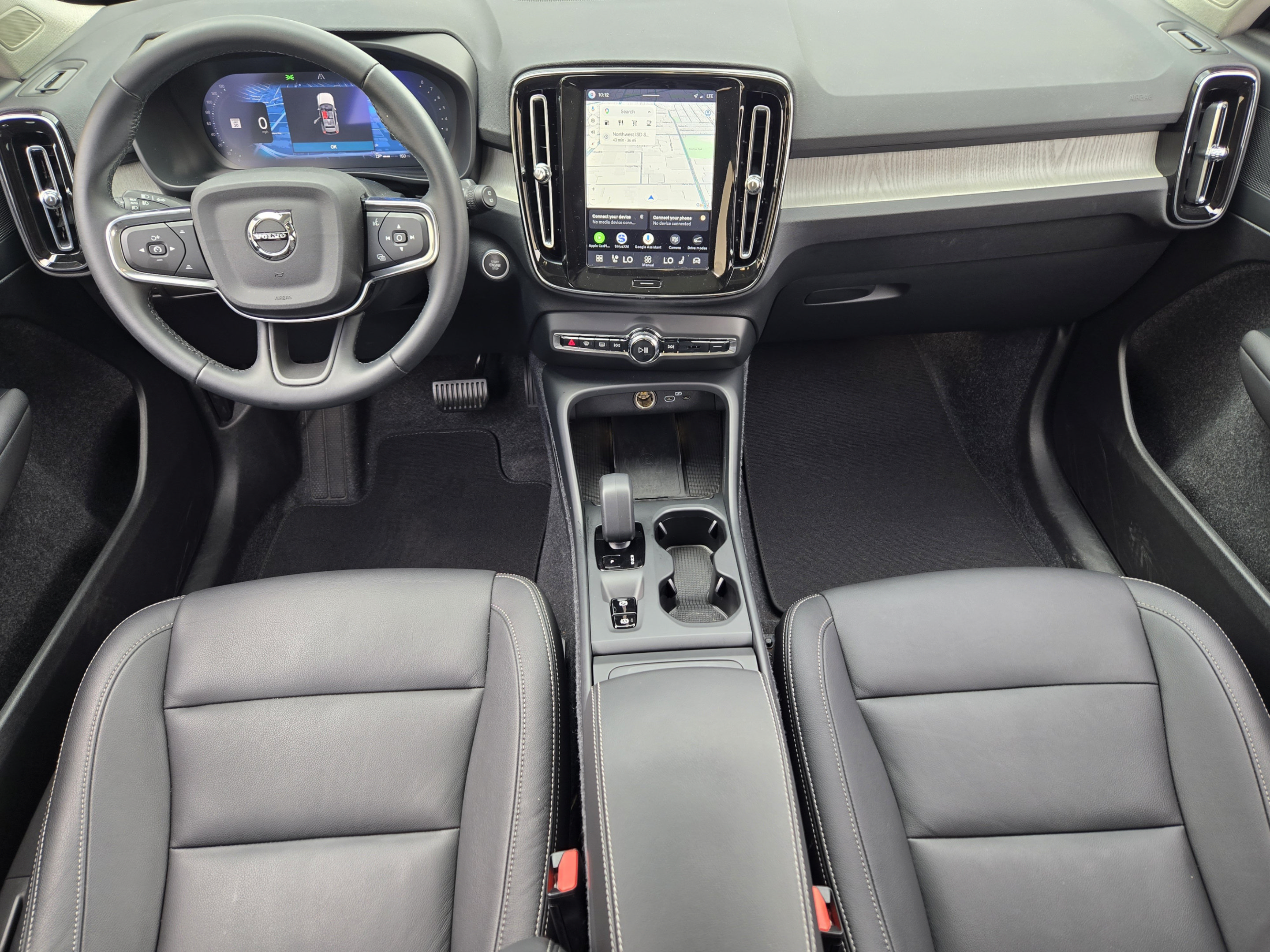 Certified 2026 Volvo XC40 B4 Core w/ Climate Package FWD image 27