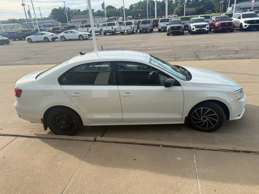 Used 2015 Volkswagen Jetta TDI S FWD image 4