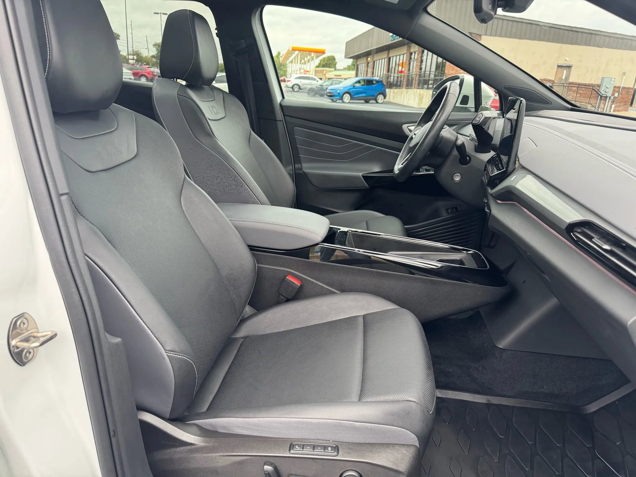 Used 2023 Volkswagen ID.4 Pro S image 7