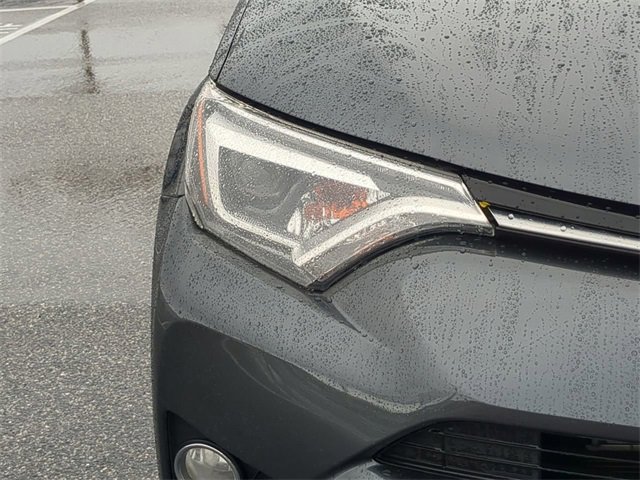 Used 2018 Toyota RAV4 Limited w/ Advanced Technology Package image 10