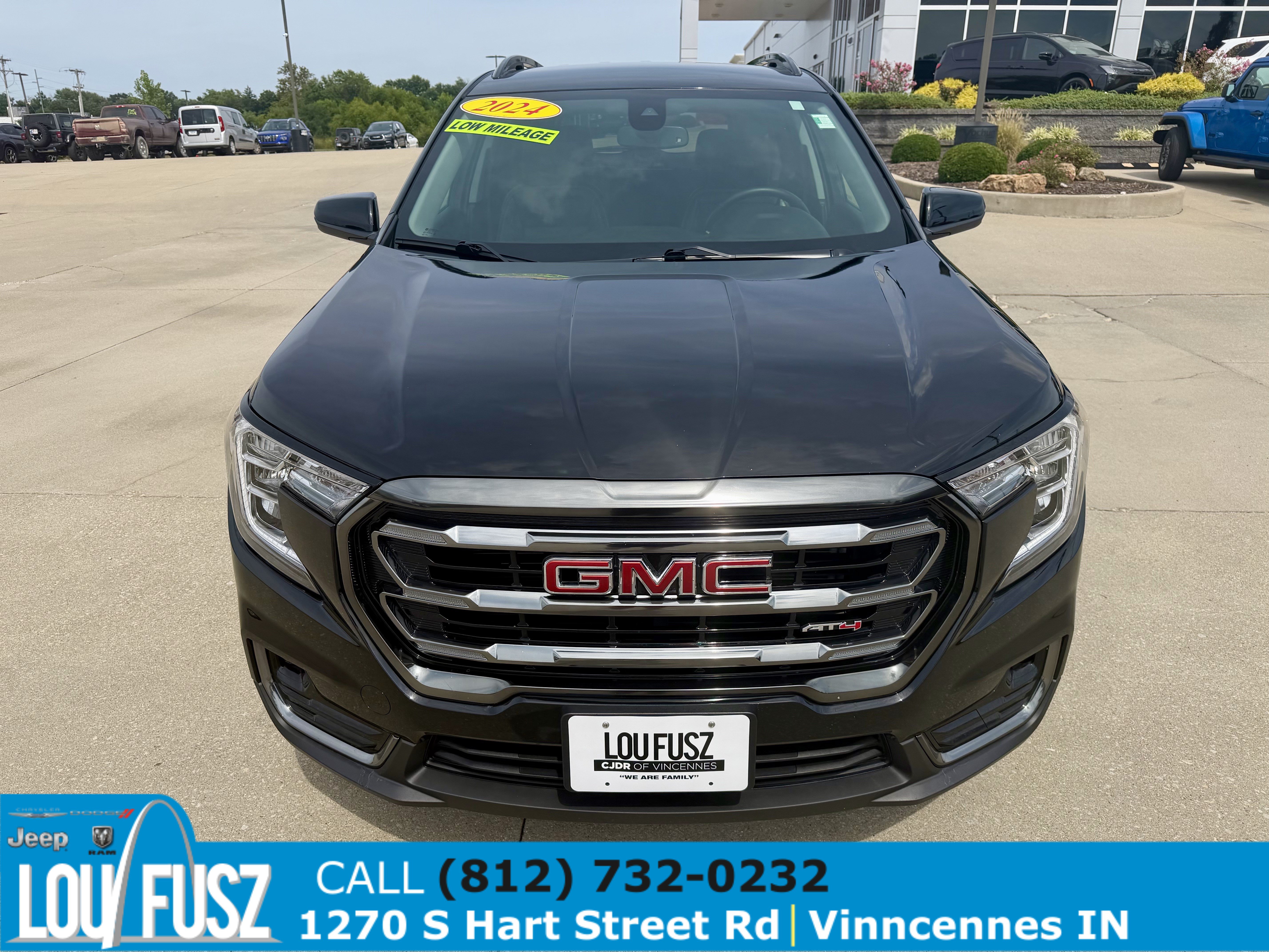 Used 2024 GMC Terrain AT4 AWD/4WD image 2