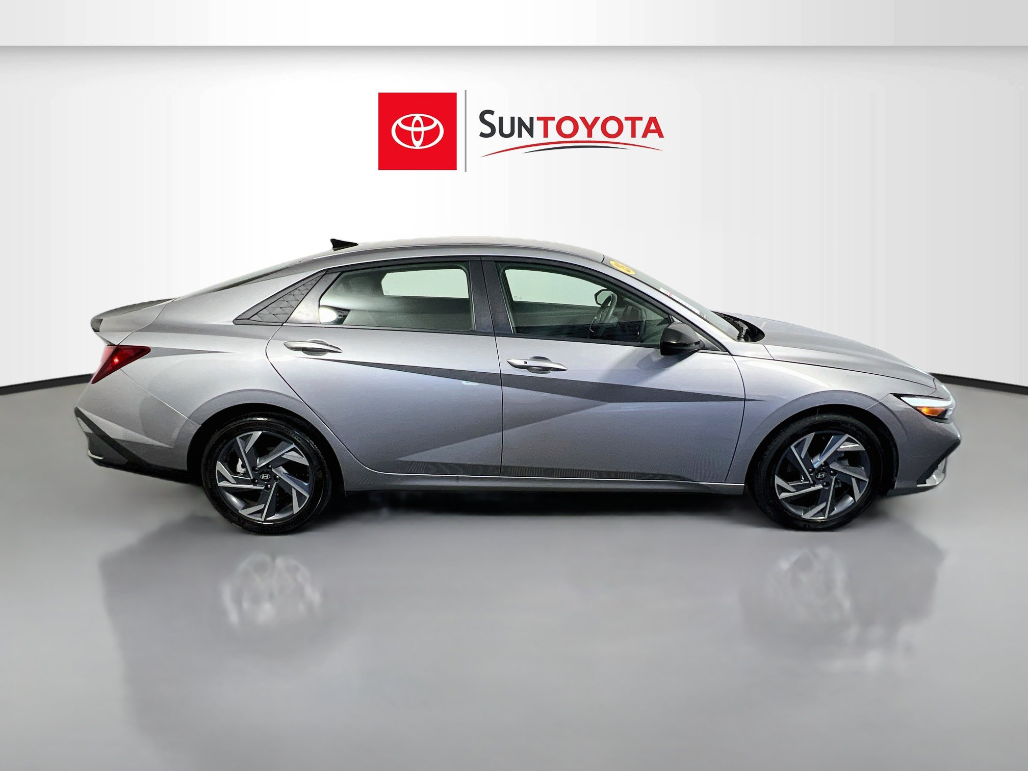 Used 2025 Hyundai Elantra Sport FWD image 2