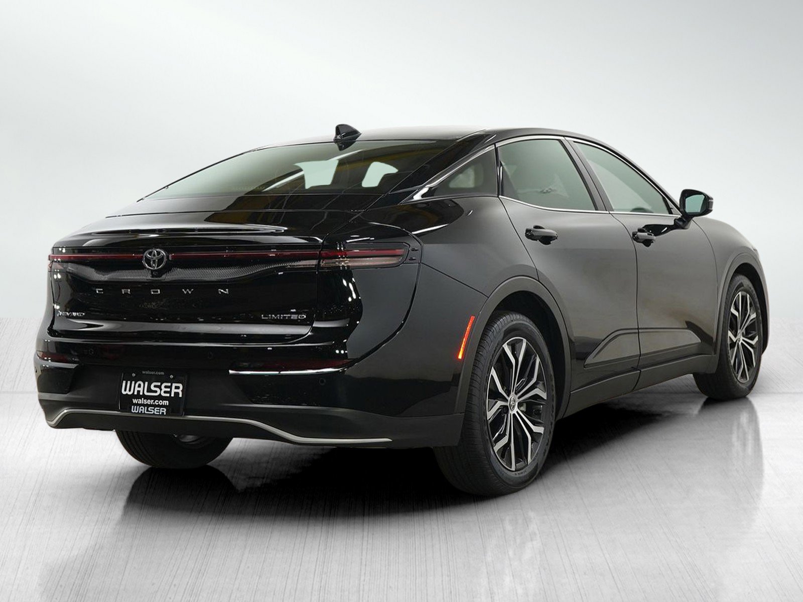 Used 2024 Toyota Crown Limited AWD/4WD image 3