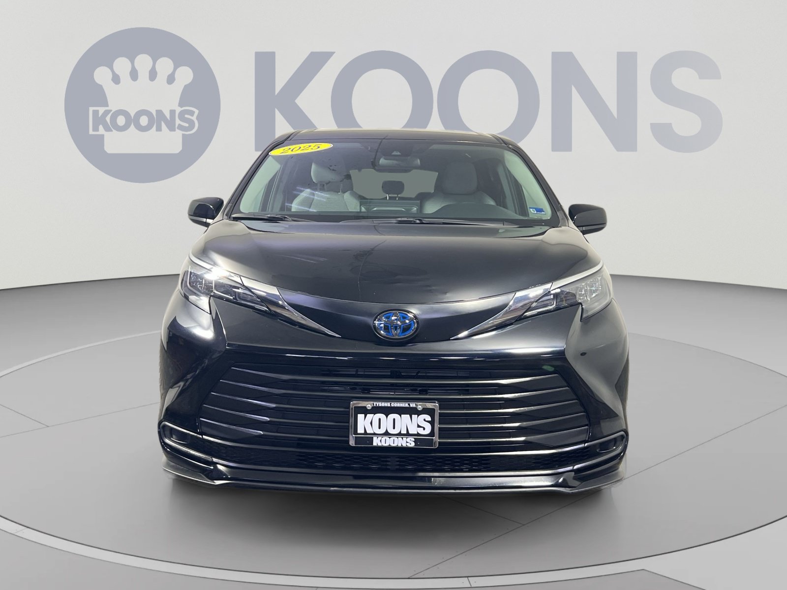 Used 2025 Toyota Sienna LE FWD image 11