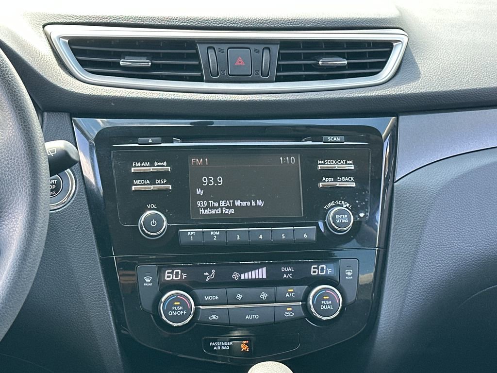 Used 2015 Nissan Rogue SV image 16