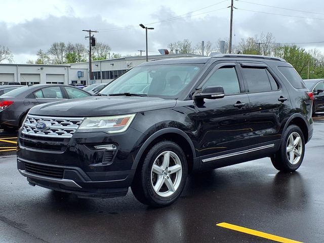 Used 2018 Ford Explorer XLT w/ Equipment Group 202A FWD image 1
