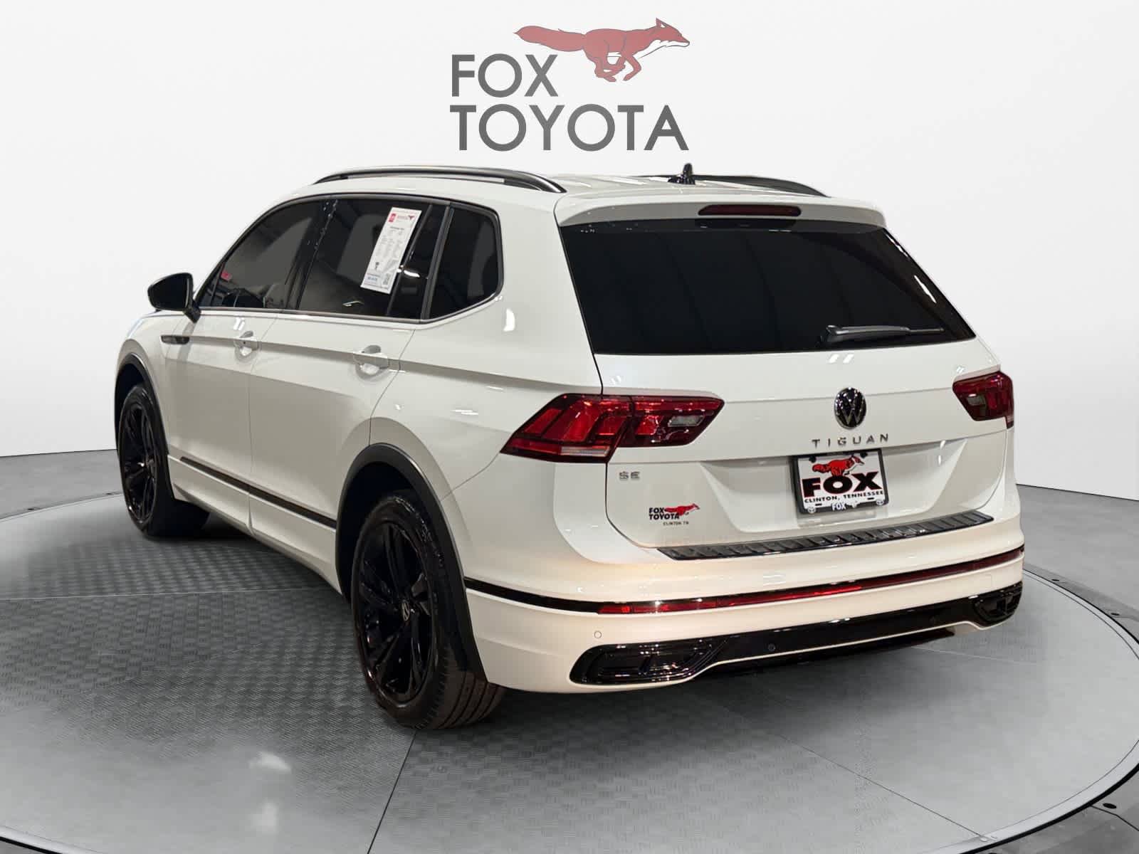 Used 2024 Volkswagen Tiguan SE R-Line FWD image 4