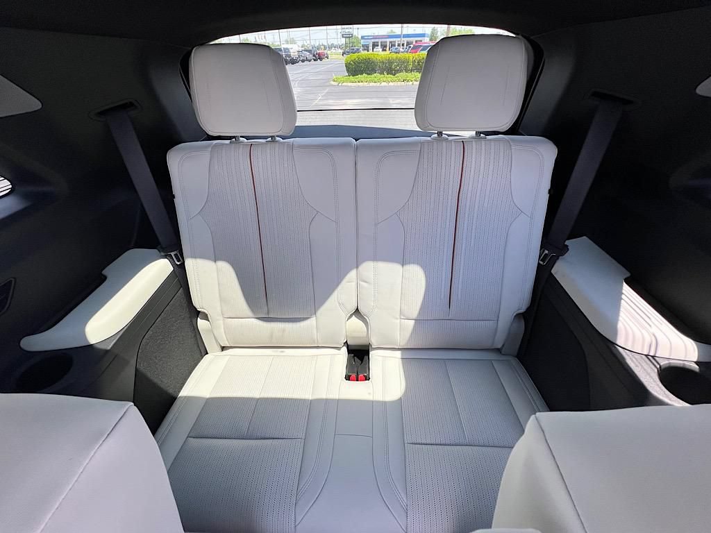 New 2026 Cadillac Vistiq Luxury w/ LPO, Floor Liner Package AWD/4WD image 12