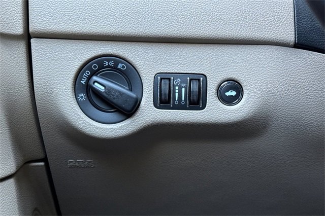 Used 2014 Chrysler 300 image 29