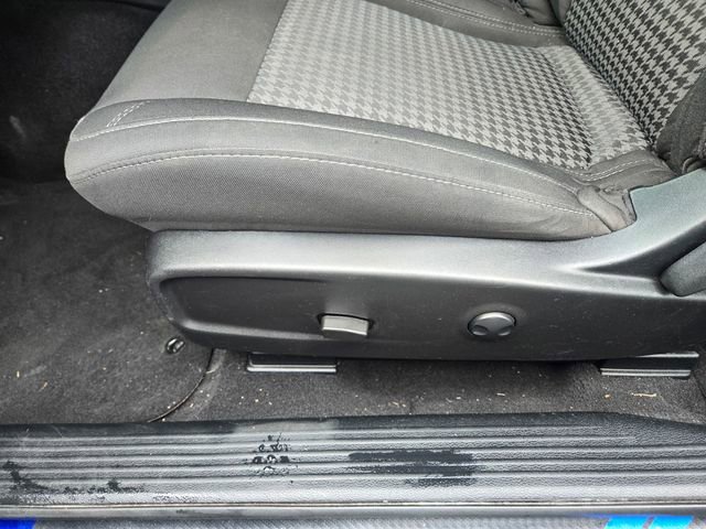 Used 2022 Dodge Challenger SXT w/ Blacktop Package image 11