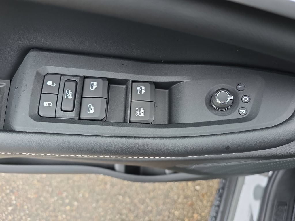 New 2027 Jeep Grand Cherokee Limited w/ Limited Altitude Package AWD/4WD image 28