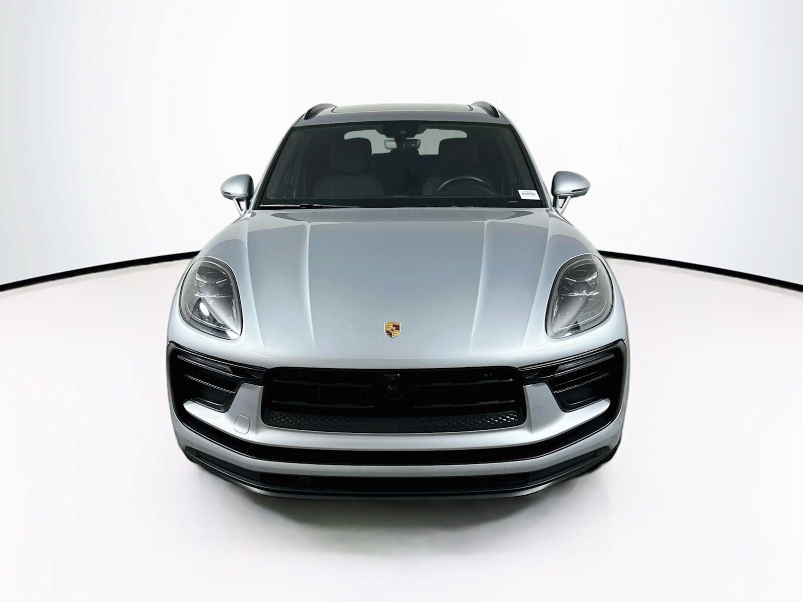 Certified 2023 Porsche Macan AWD/4WD image 6