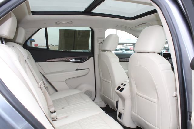 Used 2022 Buick Envision Avenir w/ Technology Package II FWD image 18