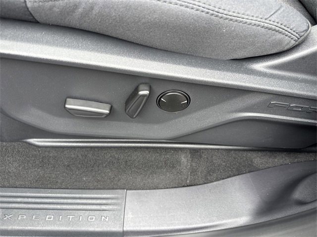 New 2025 Ford Expedition Max Active image 16