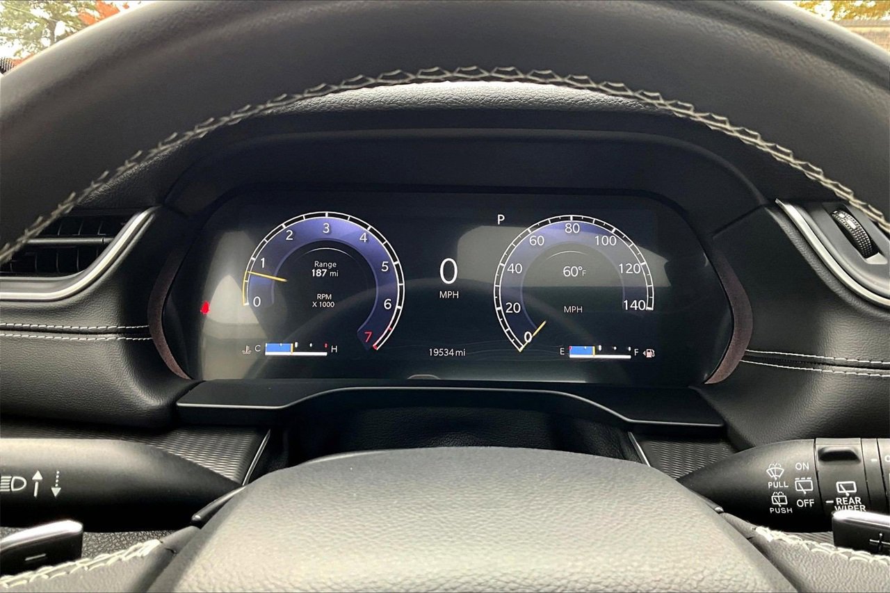 Certified 2024 Jeep Grand Cherokee Laredo X image 9