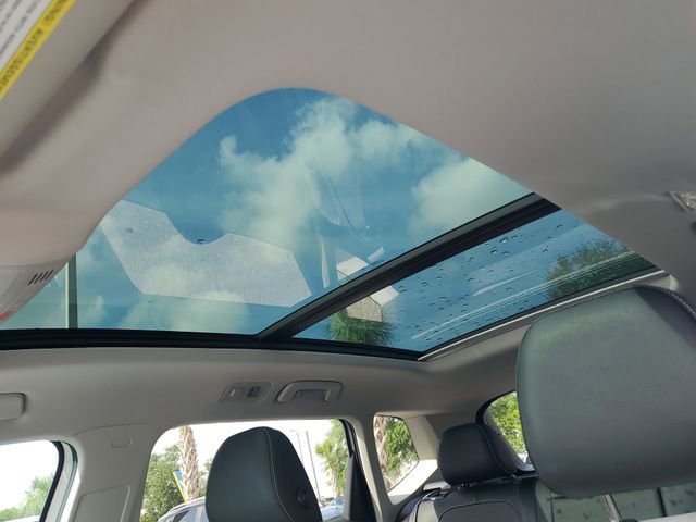 Used 2025 Volkswagen Taos SE w/ Panoramic Sunroof Package image 28