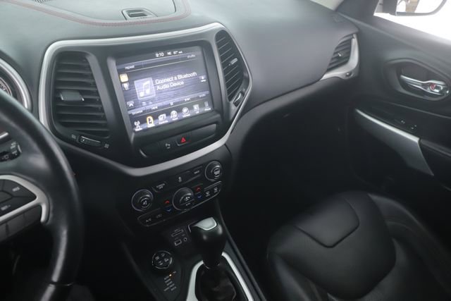 Used 2018 Jeep Cherokee Trailhawk w/ Quick Order Package 25L AWD/4WD image 27