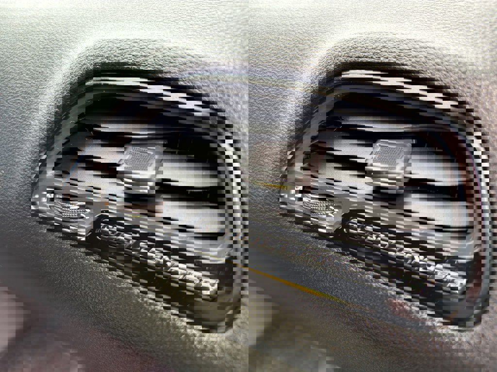 Used 2017 Dodge Challenger R/T Scat Pack w/ Leather Interior Group image 21