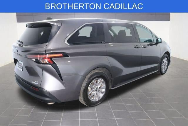 Used 2024 Toyota Sienna LE AWD/4WD image 7