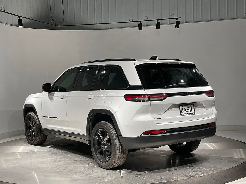 Used 2023 Jeep Grand Cherokee Altitude image 15