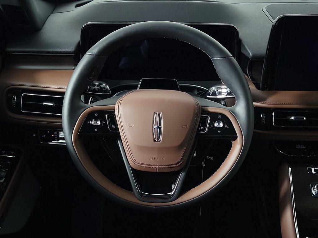 New 2026 Lincoln Aviator Reserve w/ Luxury Package RWD image 11