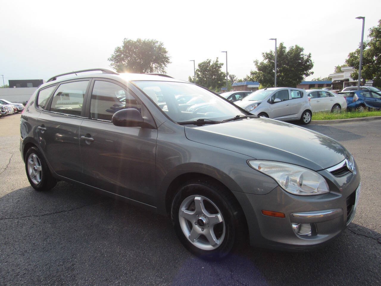 Used 2010 Hyundai Elantra SE w/ Popular Equipment Pkg 2 FWD image 2