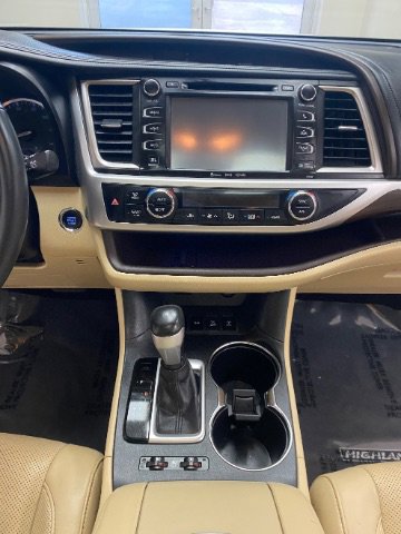 Used 2016 Toyota Highlander Limited AWD/4WD image 18