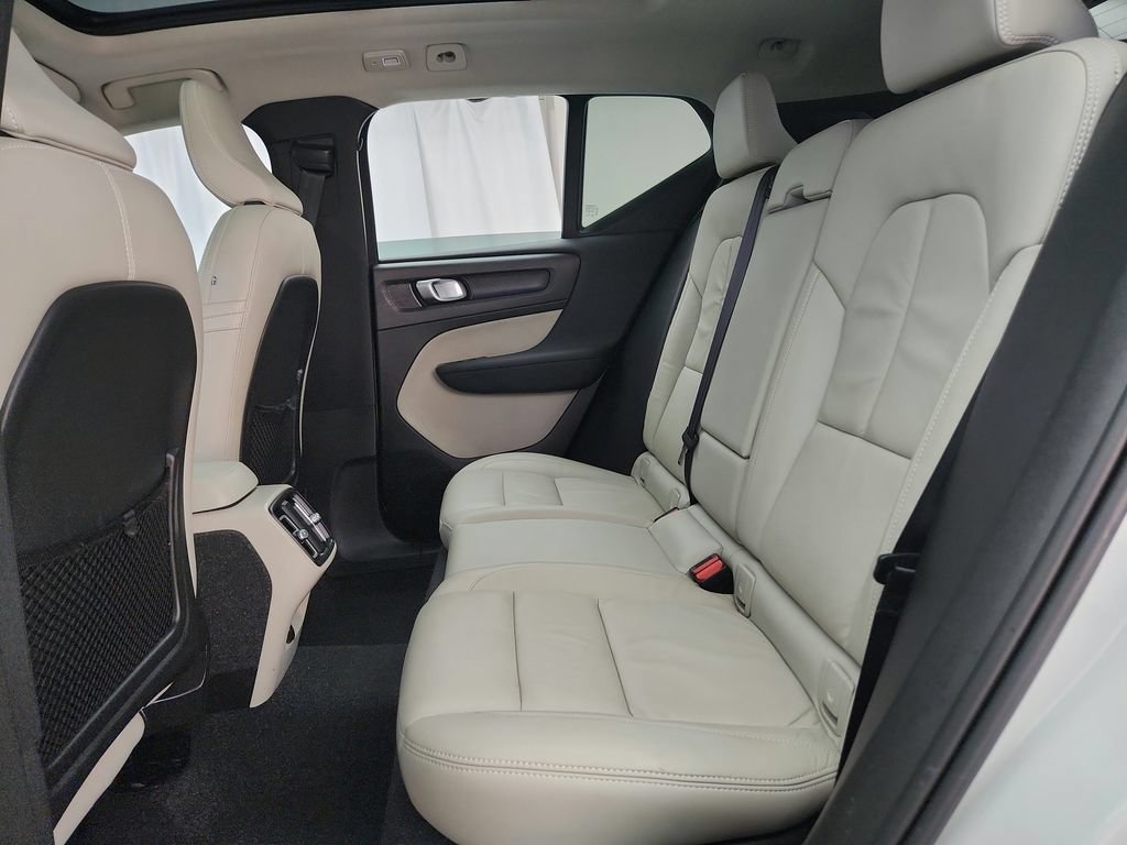 Used 2023 Volvo XC40 B5 Plus AWD/4WD image 26