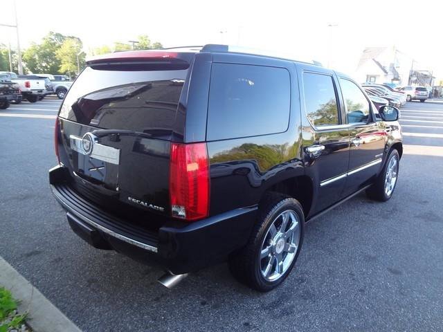 Used 2011 Cadillac Escalade Premium AWD/4WD image 5