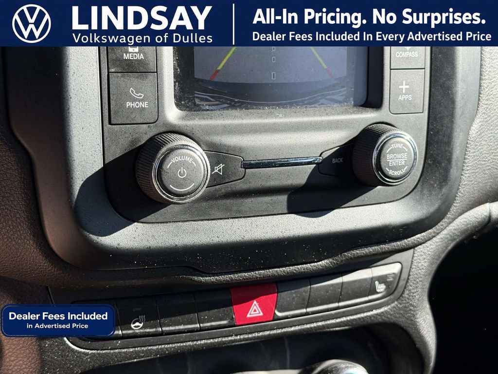 Used 2016 Jeep Renegade Latitude w/ Cold Weather Group FWD image 18