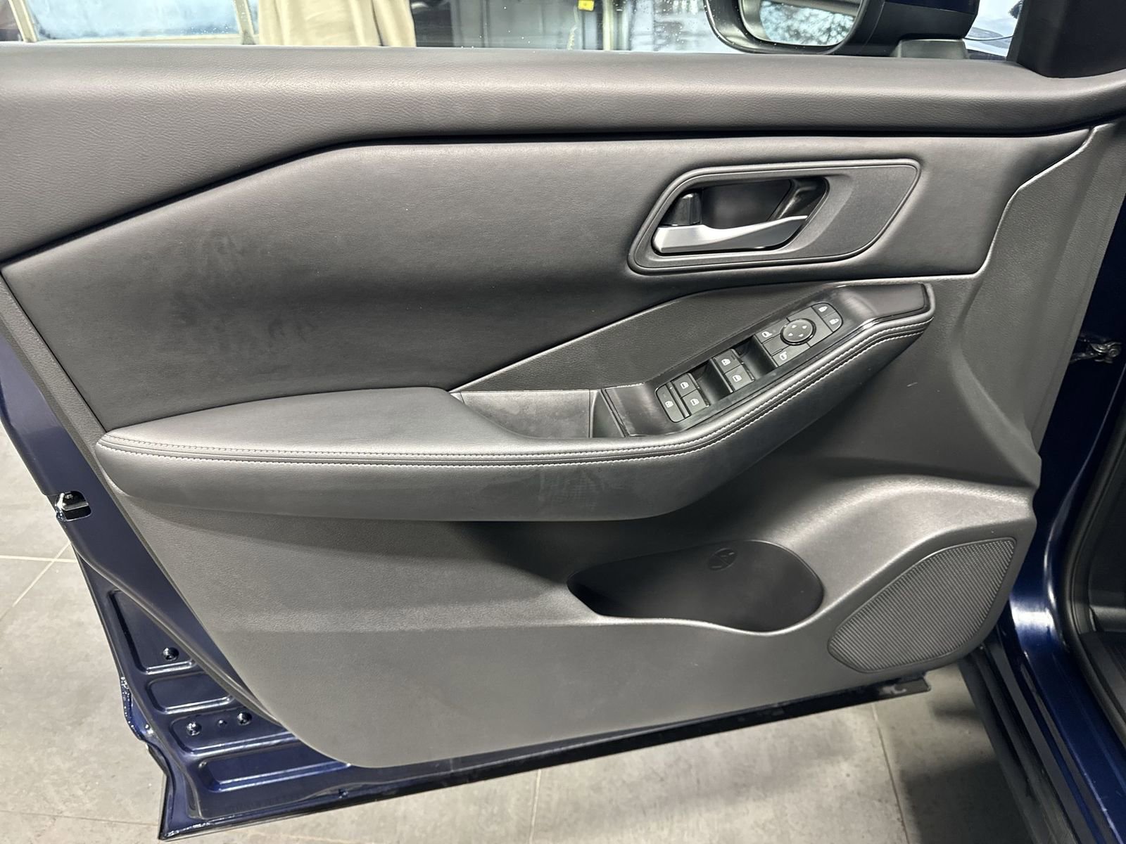 Certified 2026 Nissan Rogue SV image 26