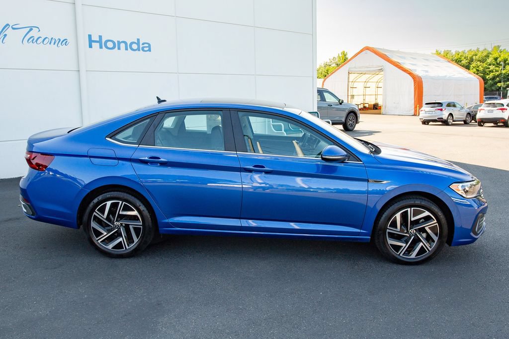 Used 2023 Volkswagen Jetta SEL FWD image 16