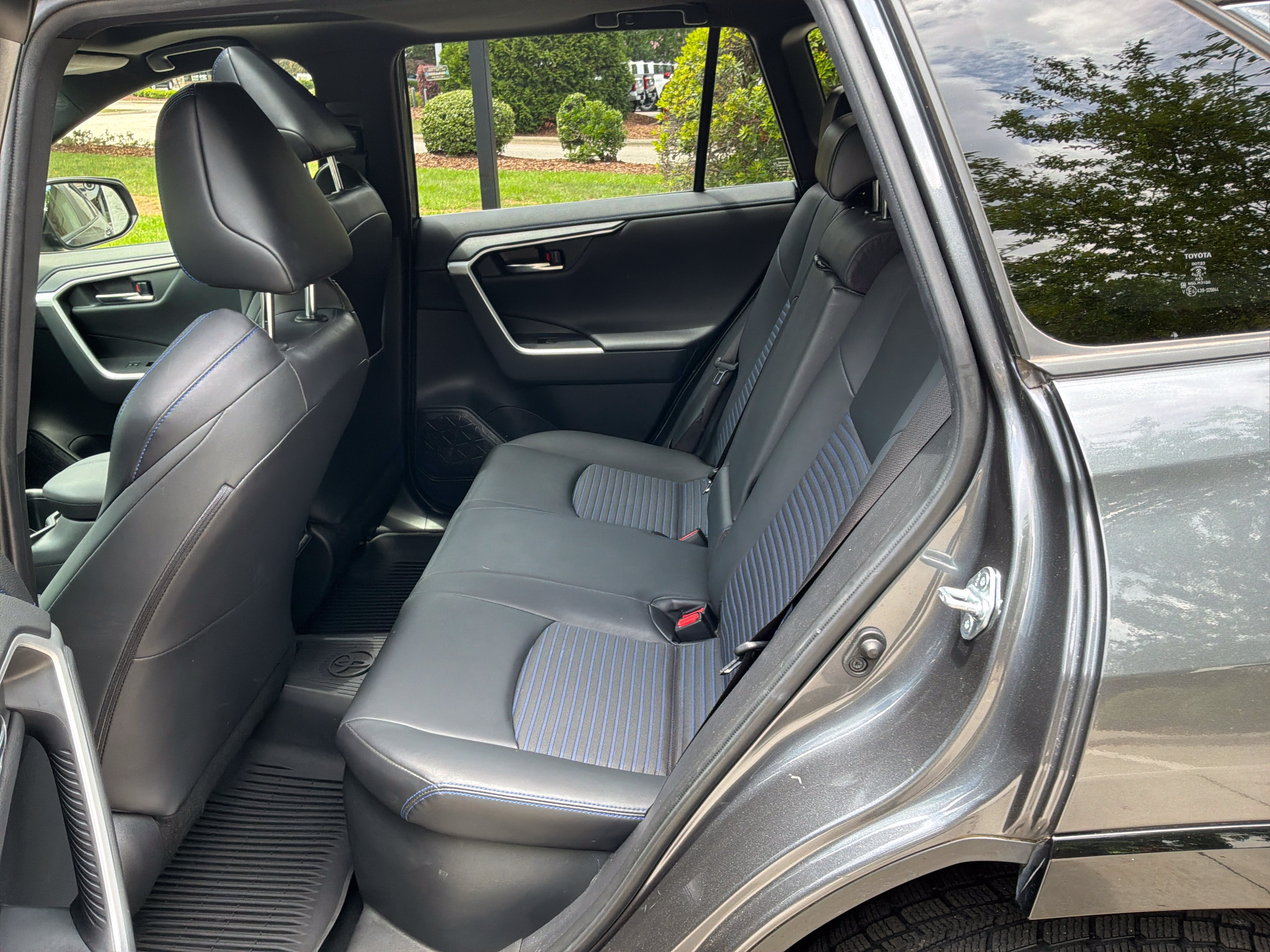 Used 2022 Toyota RAV4 XSE AWD/4WD image 31