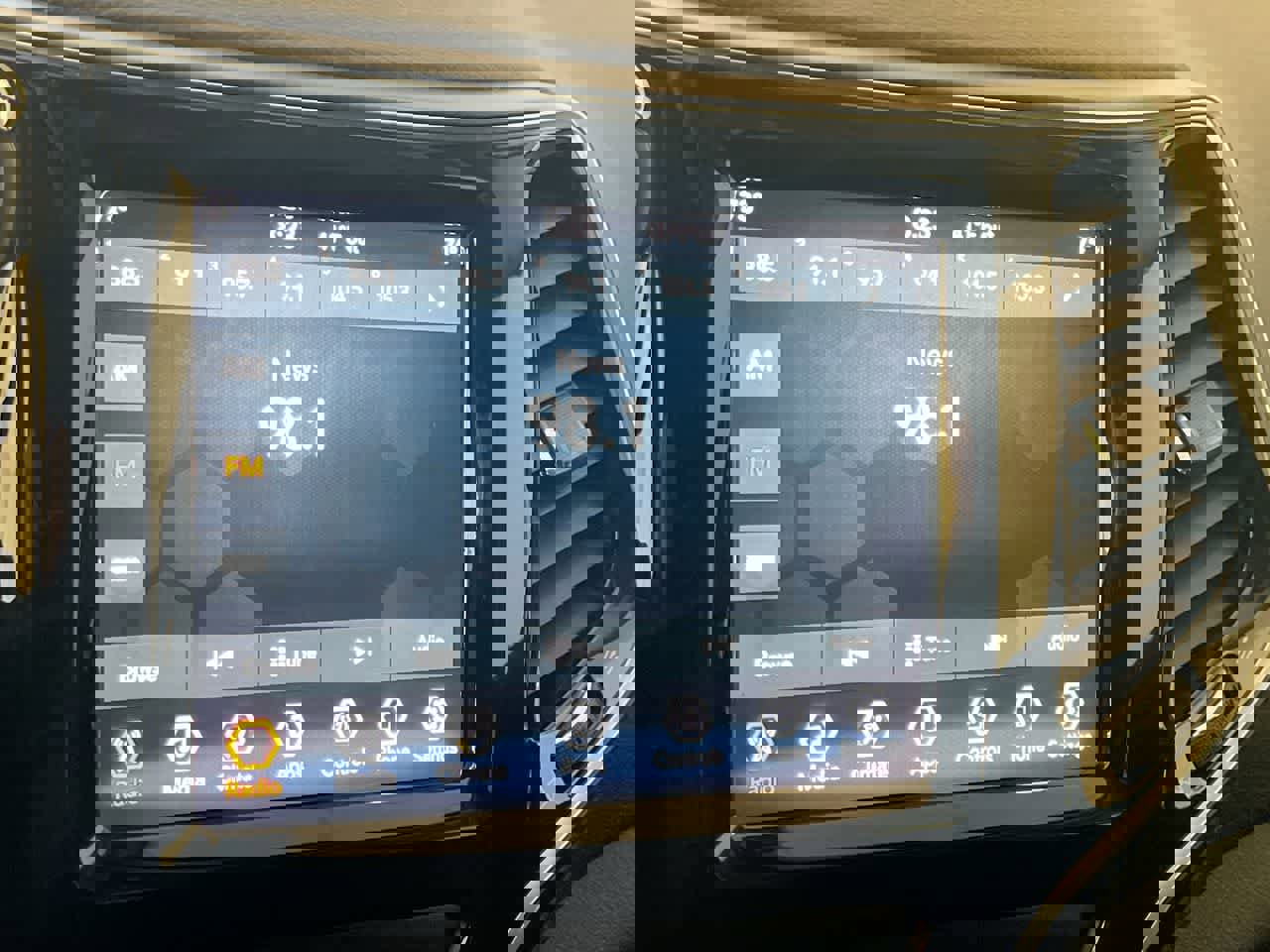 Used 2019 Jeep Cherokee Limited image 16