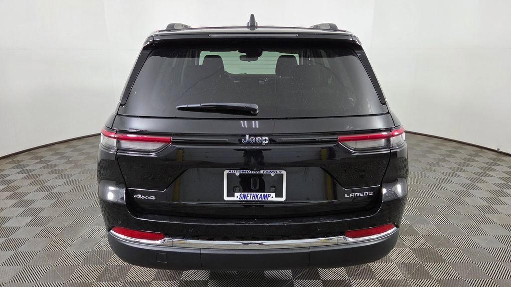 Used 2023 Jeep Grand Cherokee Laredo image 7