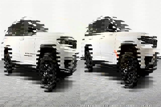 New 2025 Jeep Grand Cherokee L Altitude image 3