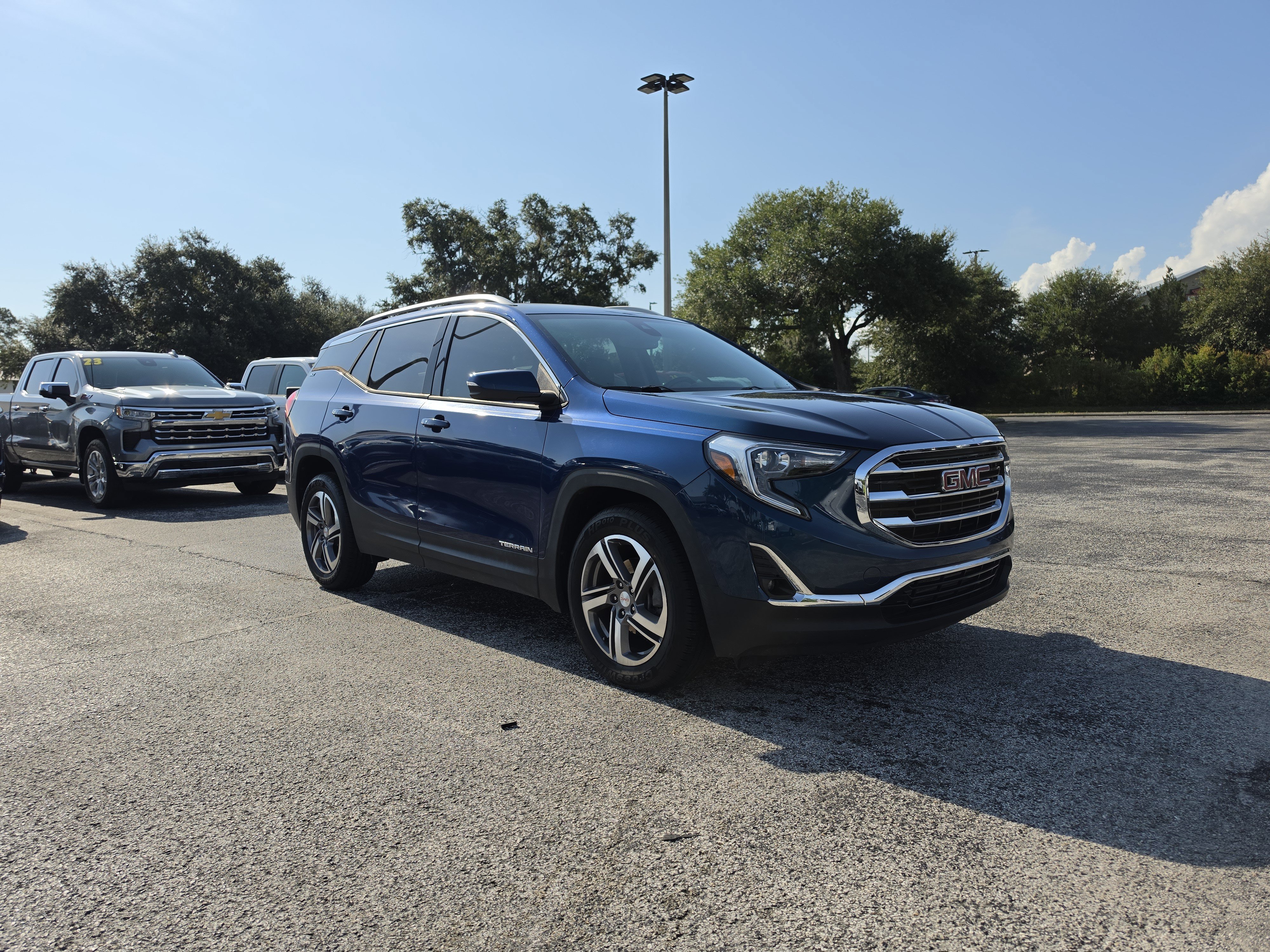 Used 2020 GMC Terrain SLT w/ Preferred Package FWD image 1