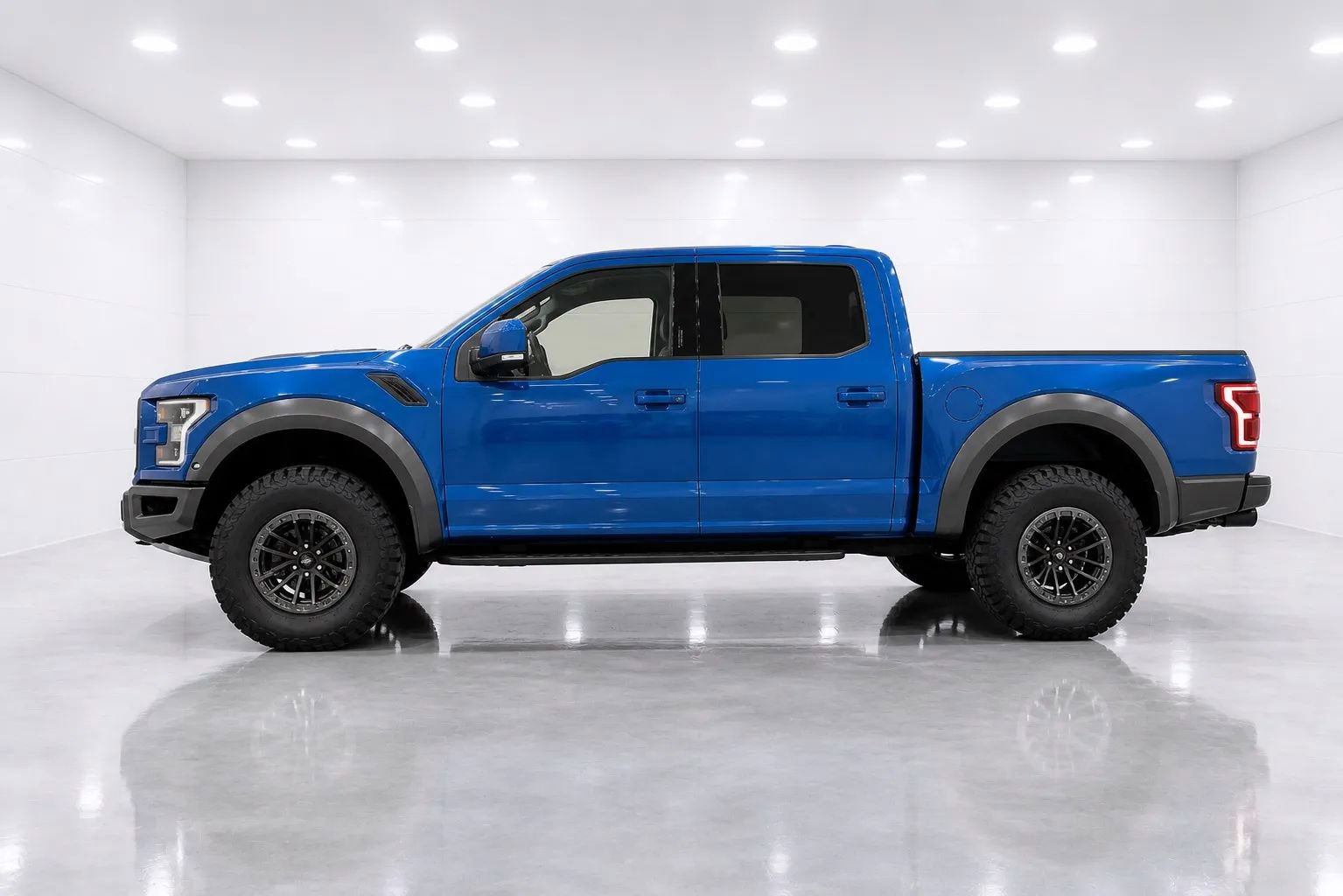 Used 2019 Ford F150 Raptor w/ Equipment Group 802A Luxury AWD/4WD image 2
