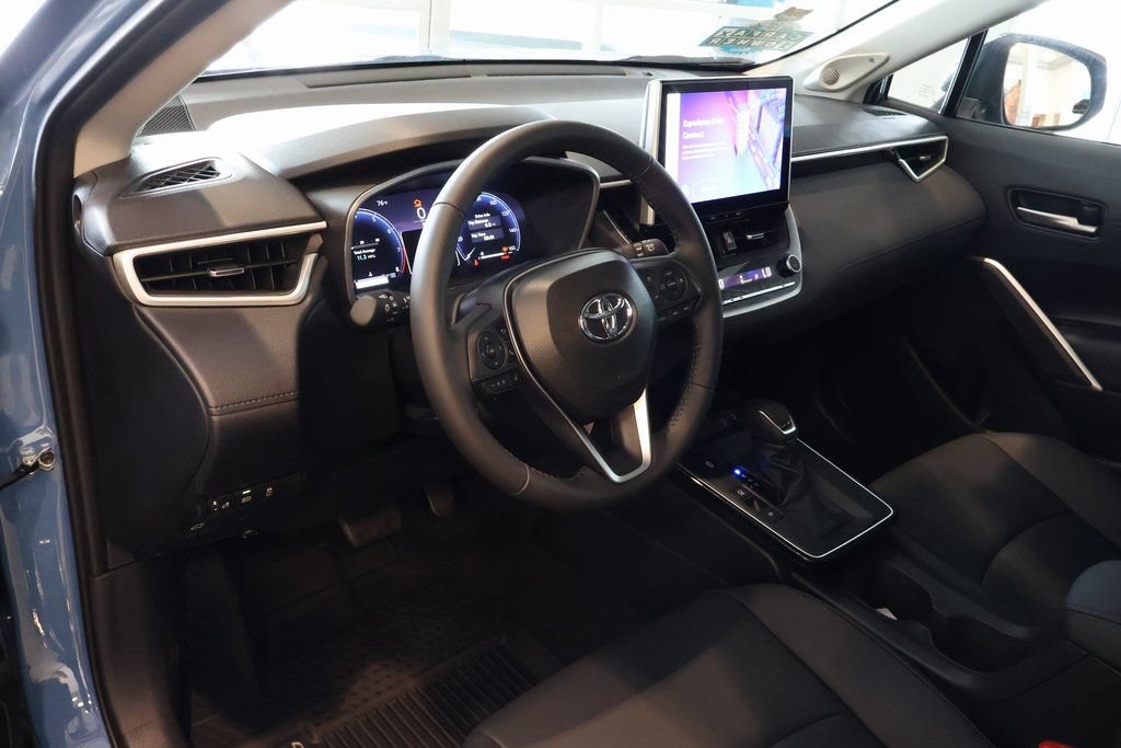 Used 2026 Toyota Corolla Cross XLE w/ Convenience Package FWD image 5
