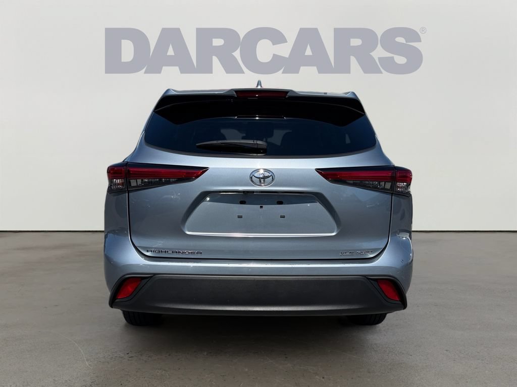 Used 2023 Toyota Highlander XLE AWD/4WD image 4