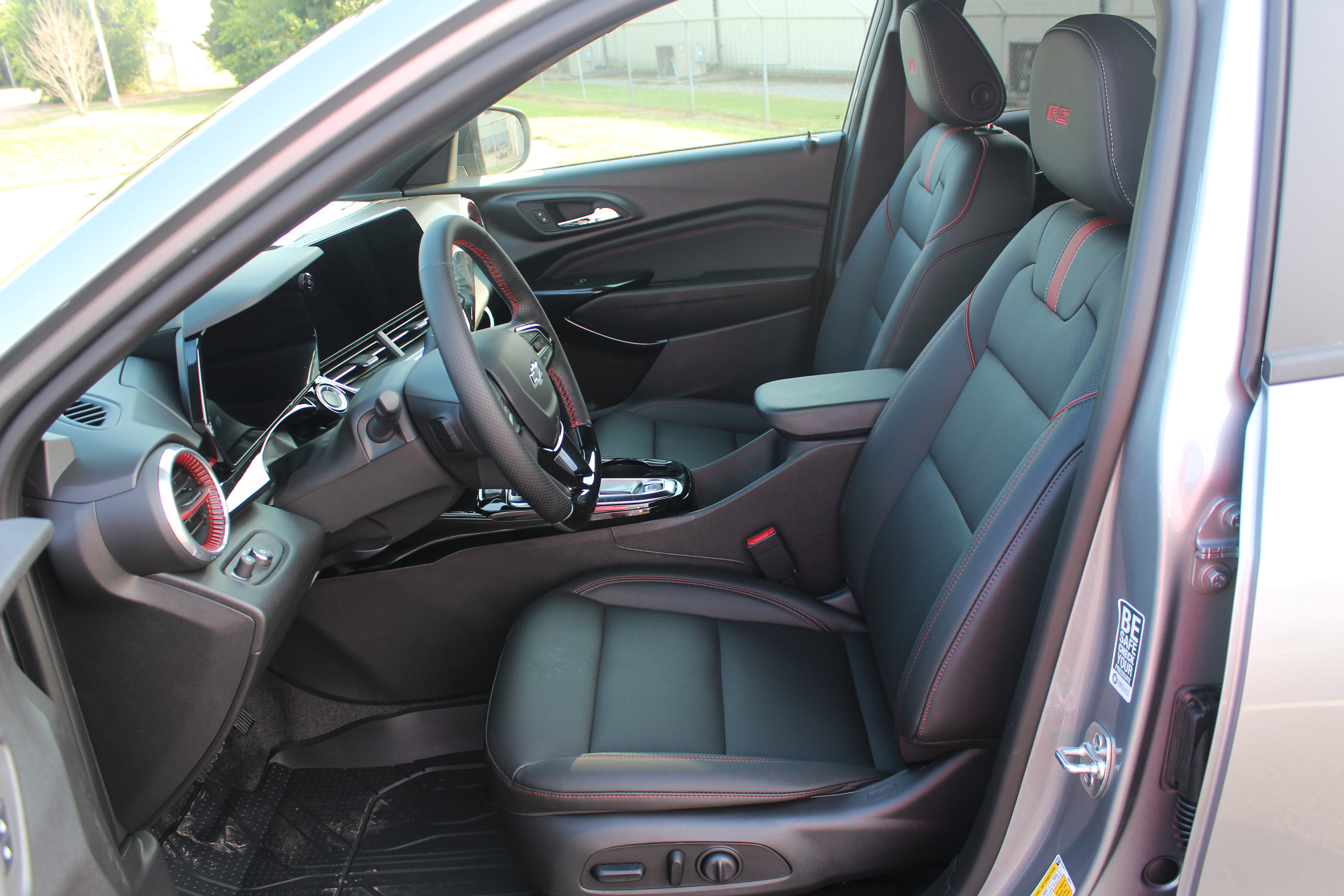 New 2025 Chevrolet Trax RS w/ Driver Confidence Package image 25