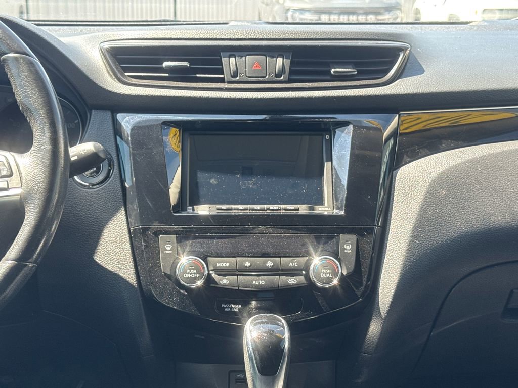 Used 2018 Nissan Rogue Sport SL w/ SL Premium Package FWD image 16