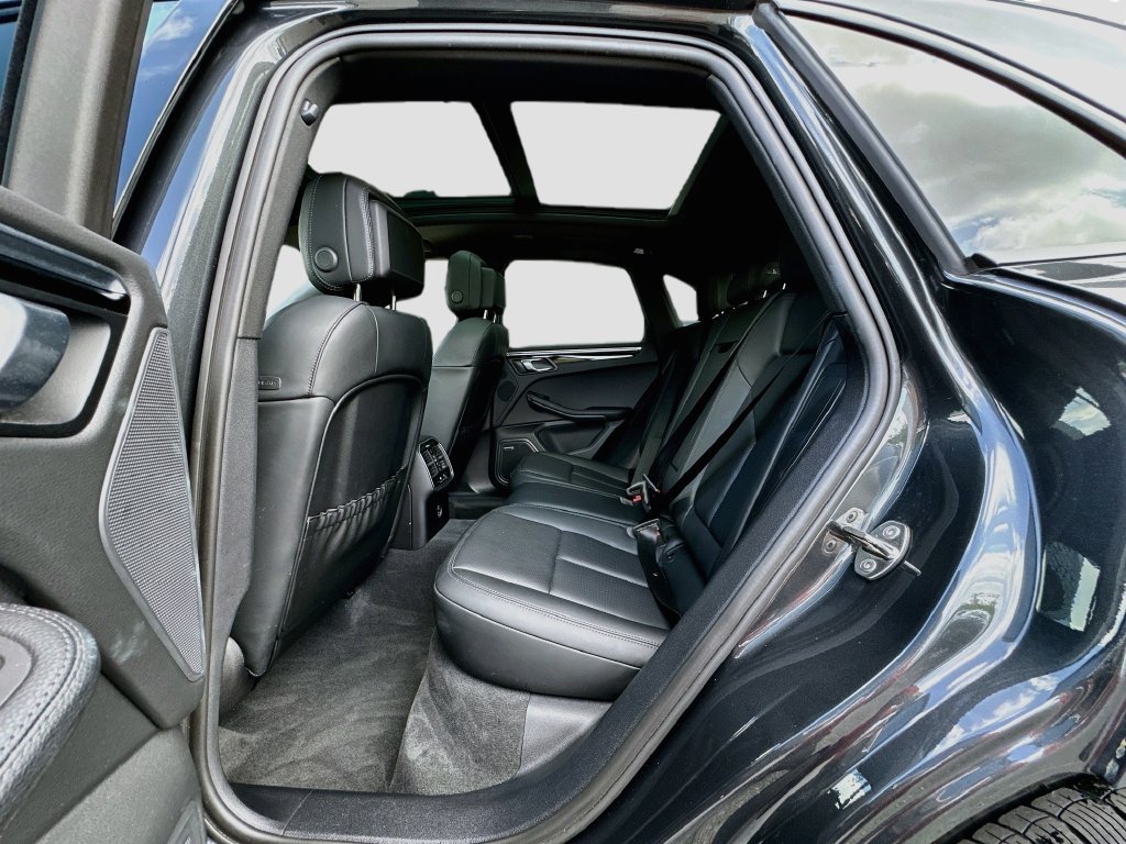 Certified 2024 Porsche Macan w/ Premium Plus Package AWD/4WD image 23