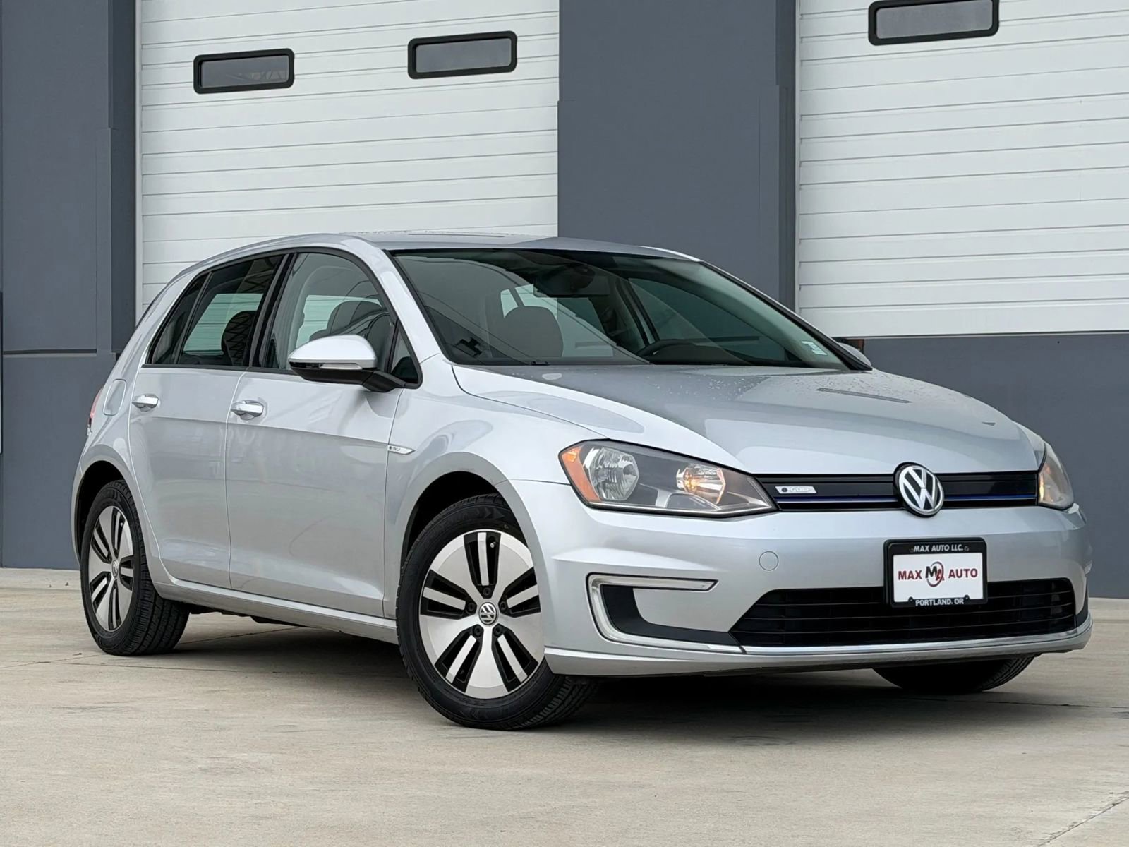 Used 2016 Volkswagen e-Golf SE image 1