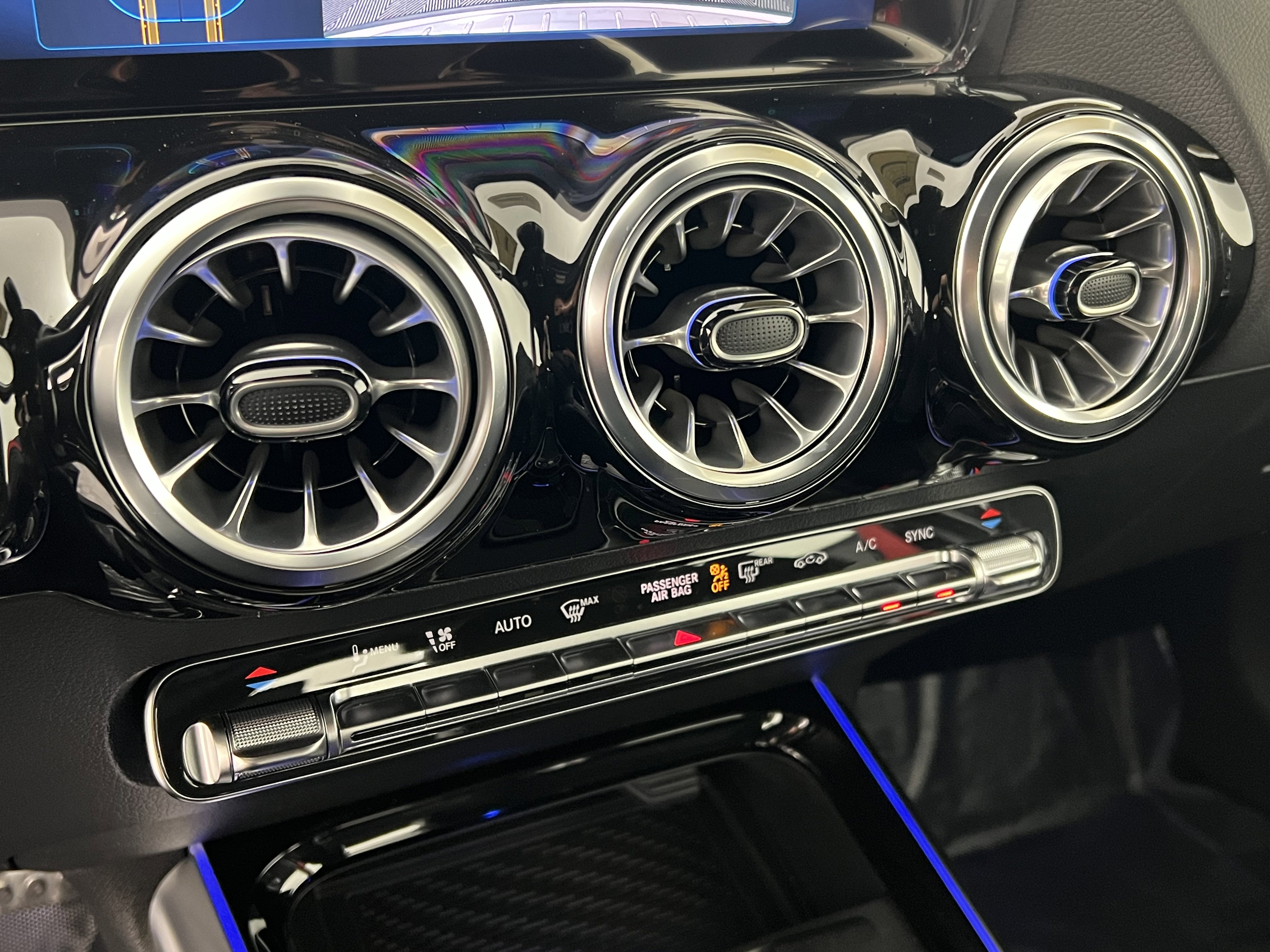 New 2025 Mercedes-Benz GLA 35 AMG 4MATIC image 31