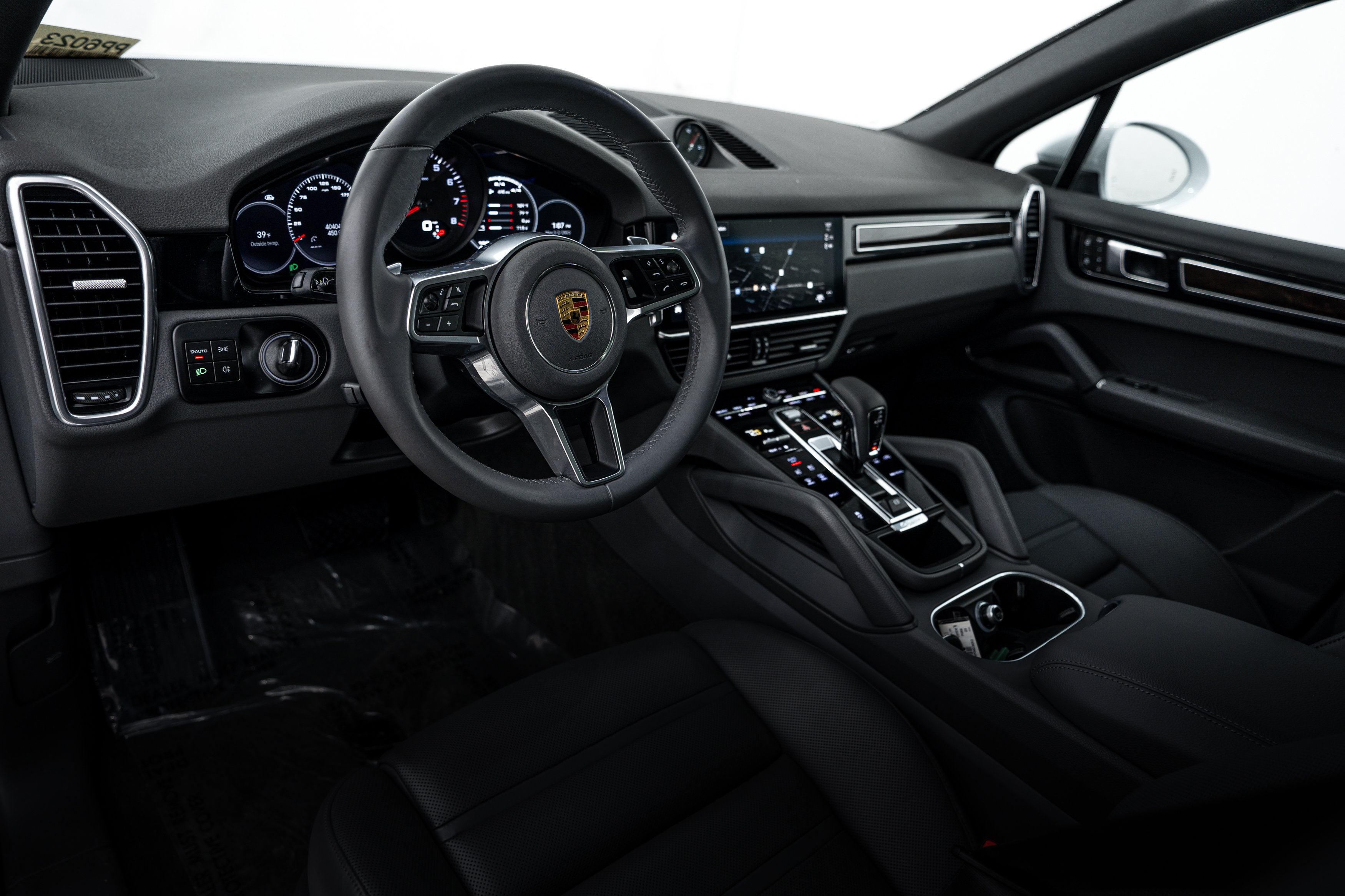 Certified 2023 Porsche Cayenne Platinum Edition image 4