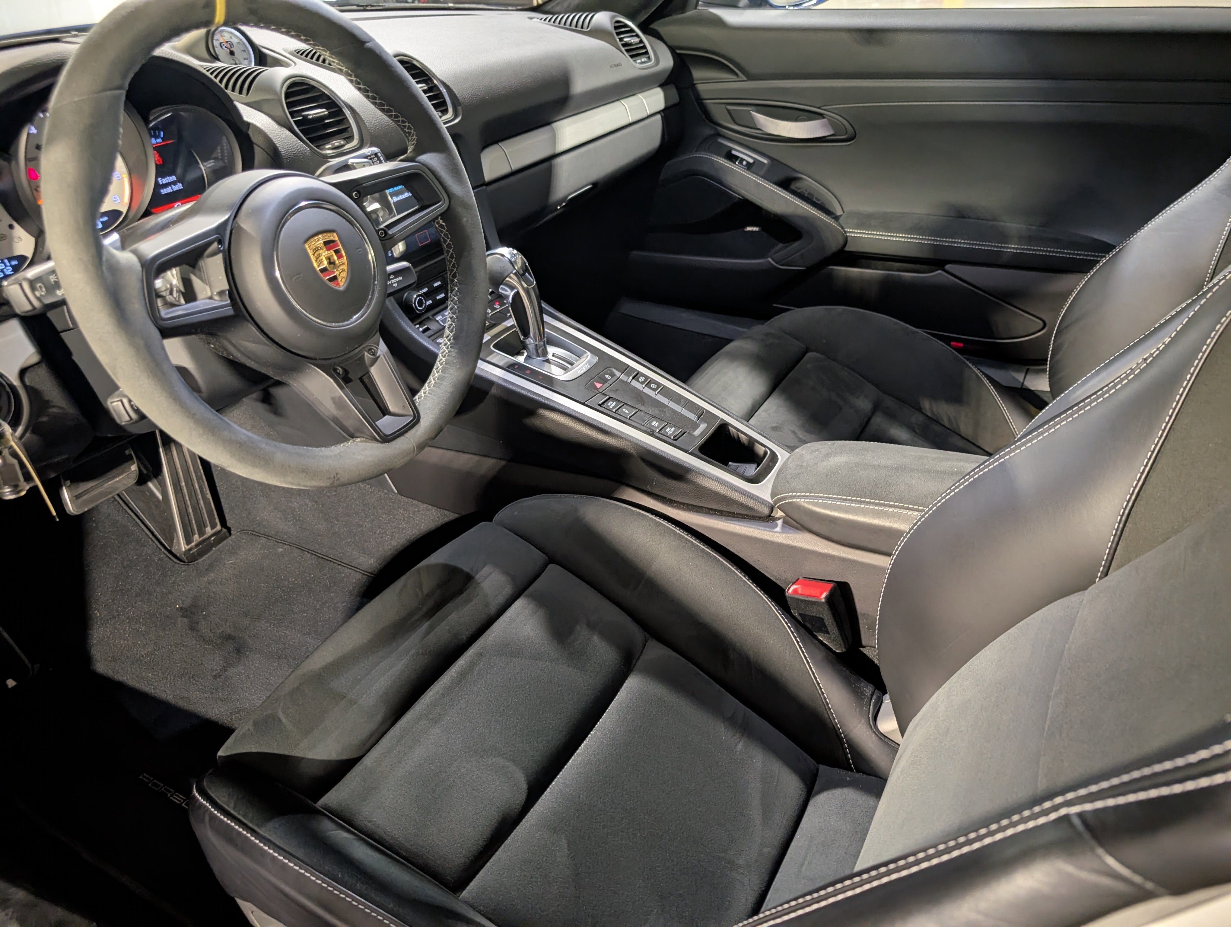 Certified 2021 Porsche 718 Cayman GT4 RWD image 4