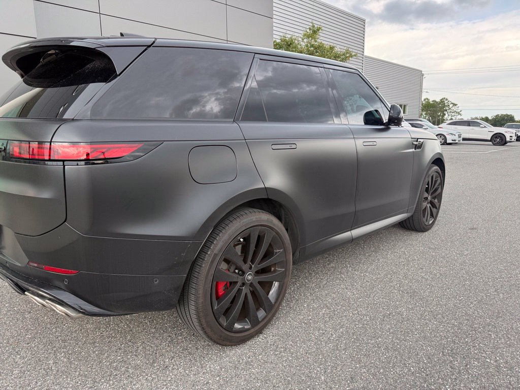 Used 2025 Land Rover Range Rover Sport Dynamic SE AWD/4WD image 3