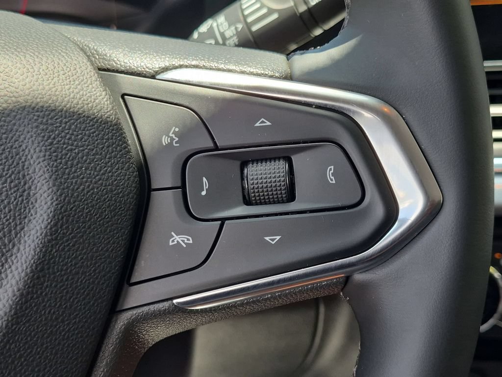 Used 2025 Chevrolet Trax LT w/ LT Convenience Package FWD image 21